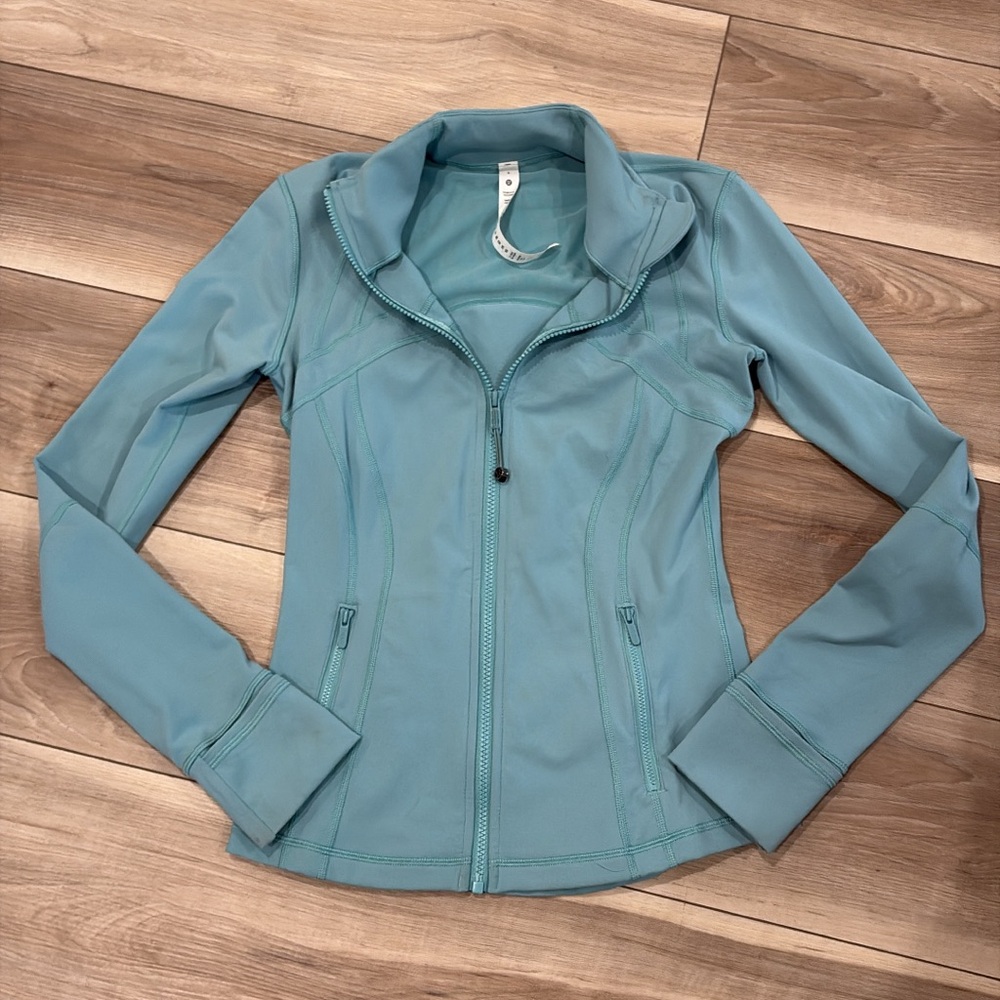 Lululemon size 6 define